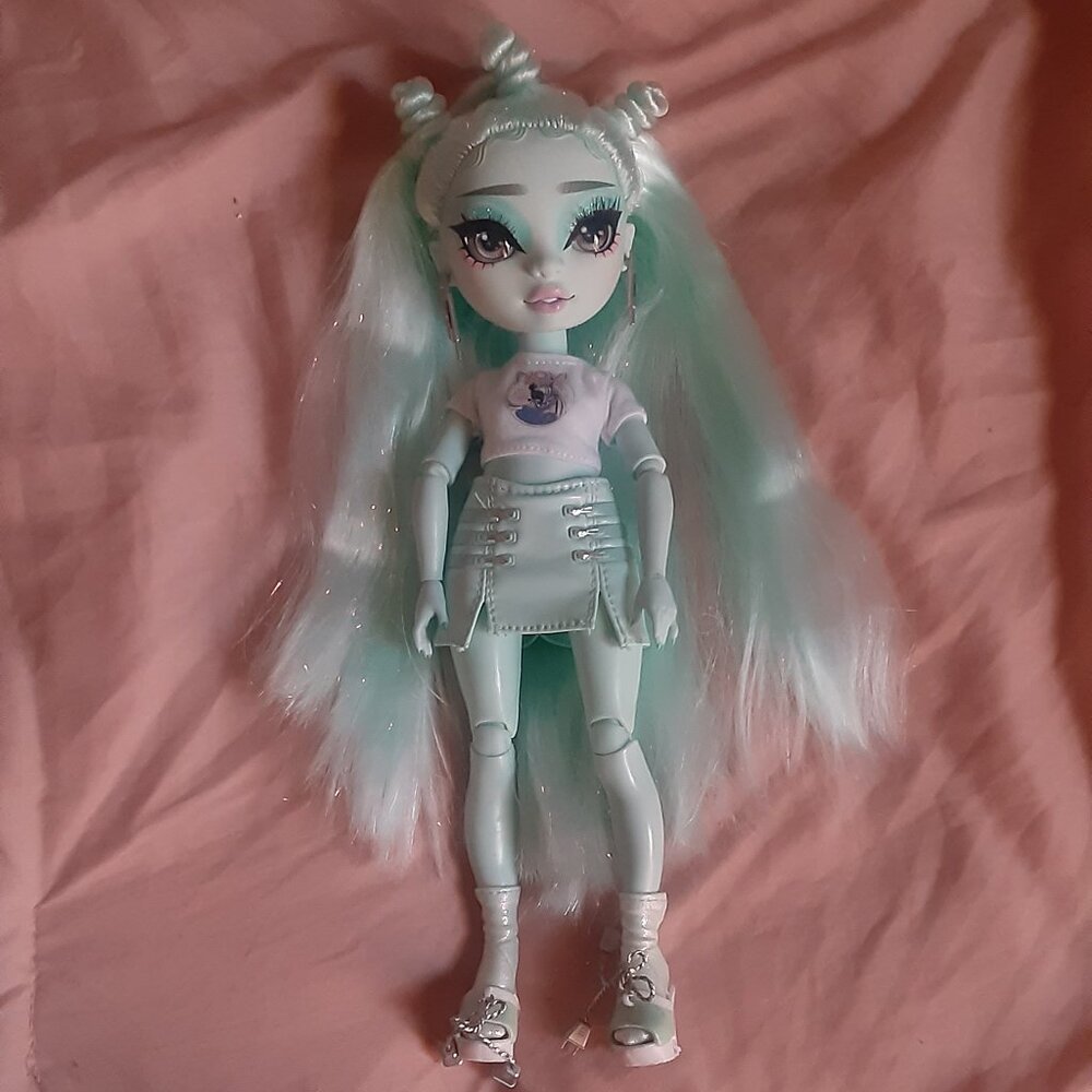 Shadow High Zooey Electra Doll